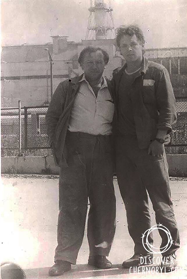 1987. Kapitan zespołu, Walentin Litwin (po prawej) na tle sarkofagu.